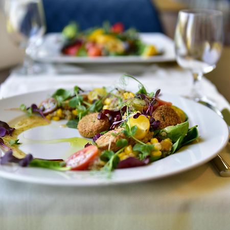 Hotel Yacht Wellness & Business Сиофок Екстериор снимка