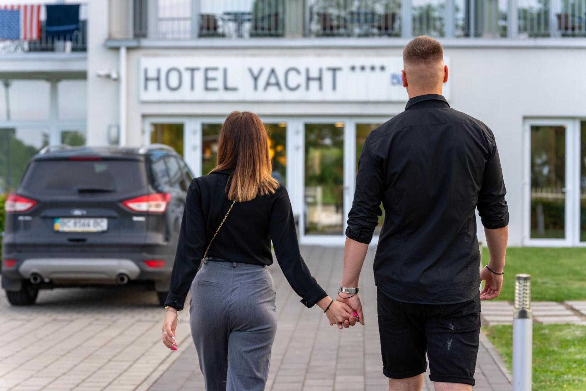 Hotel Yacht Wellness & Business Сиофок Екстериор снимка