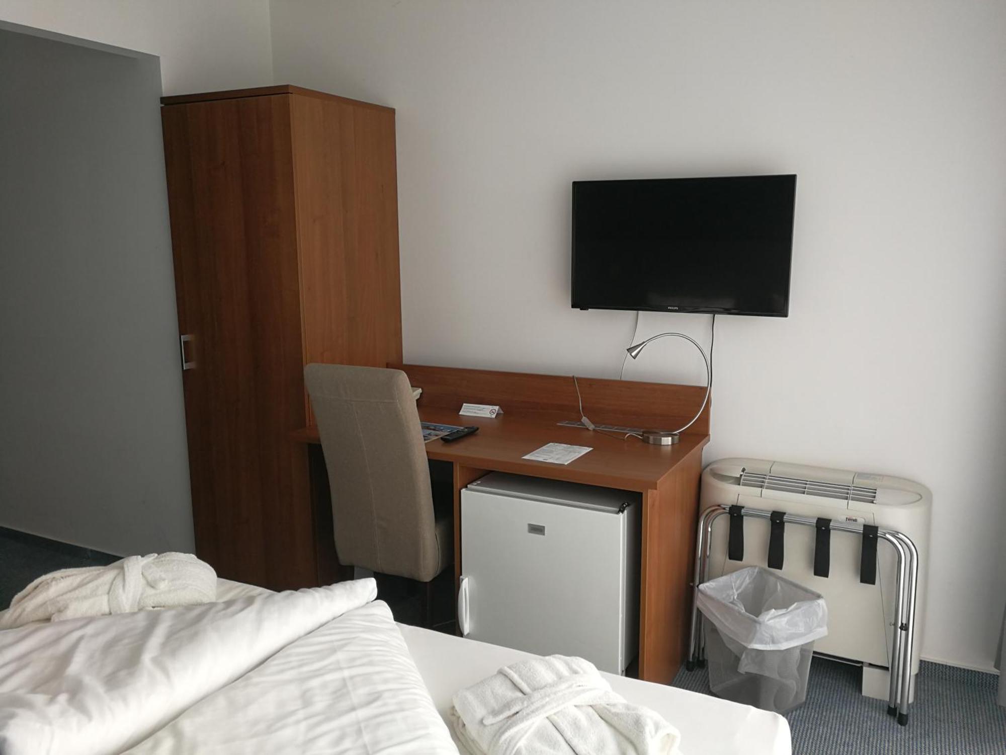 Hotel Yacht Wellness & Business Сиофок Екстериор снимка