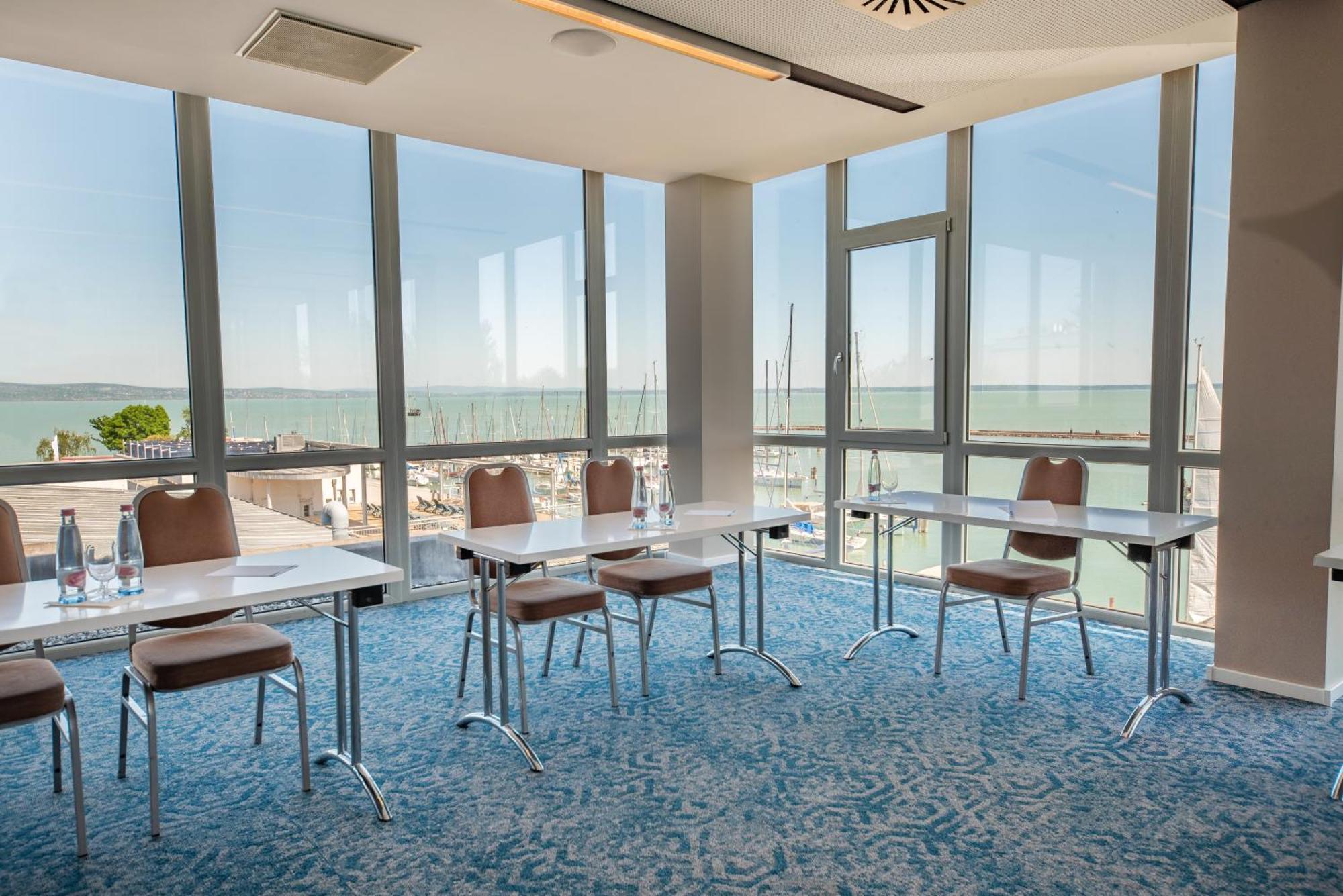 Hotel Yacht Wellness & Business Сиофок Екстериор снимка